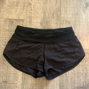 black lululemon shorts